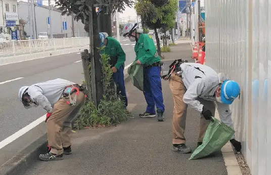 作業所周辺での清掃作業